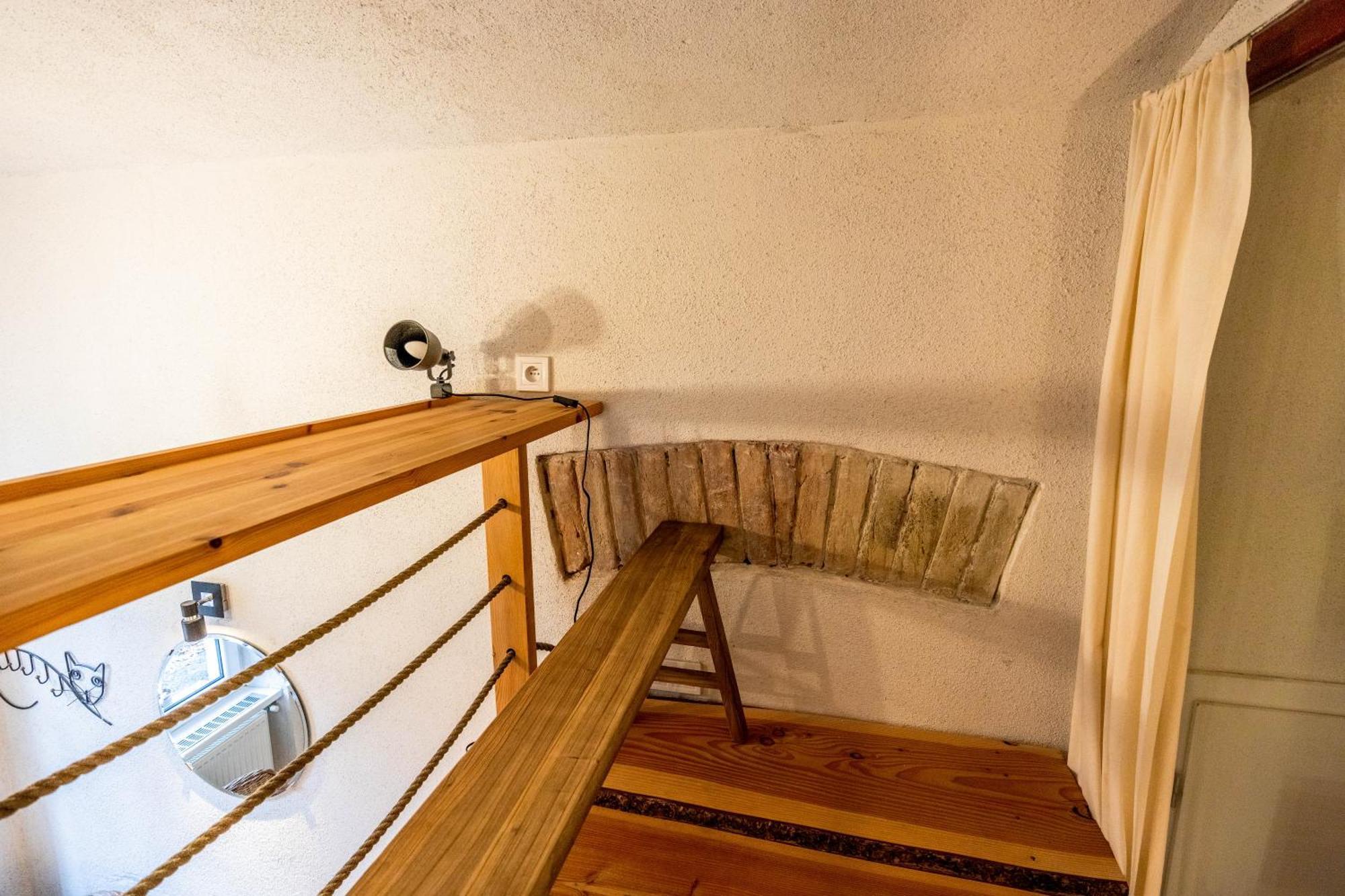 Historical Wine Apartment Bratislava Eksteriør billede