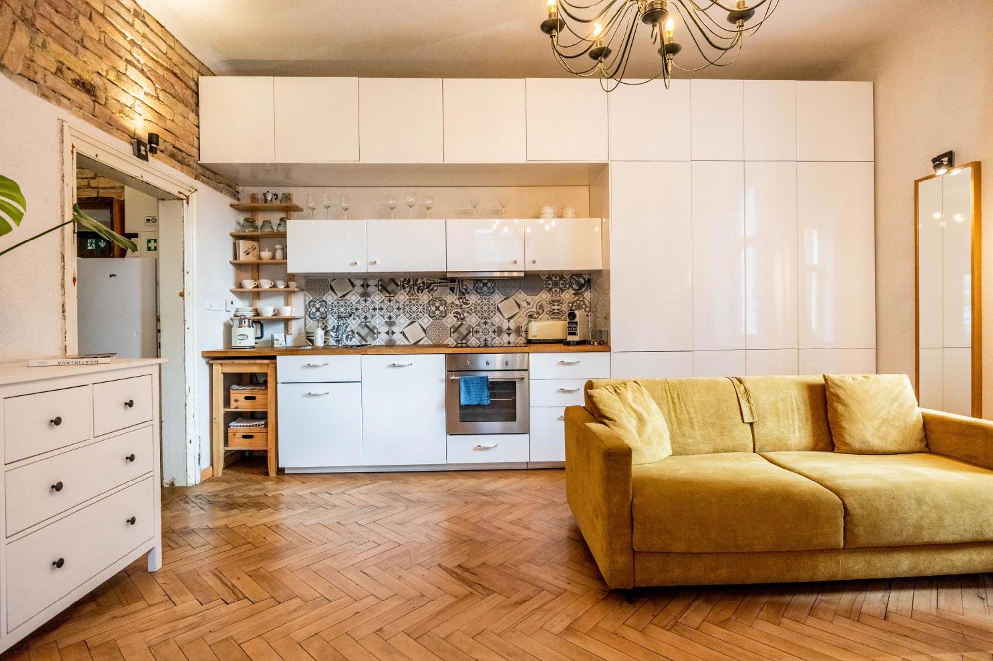 Historical Wine Apartment Bratislava Eksteriør billede
